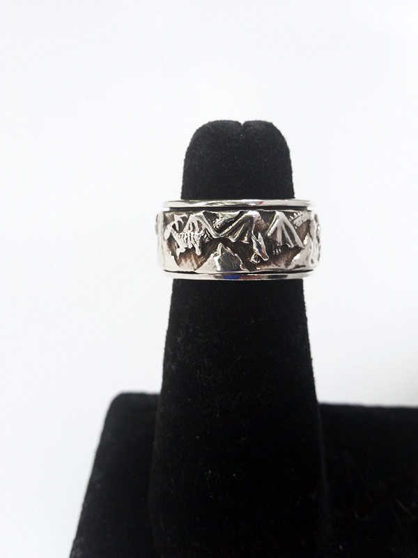 Dragons Flying in Mountains spinner Ring - Click Image to Close