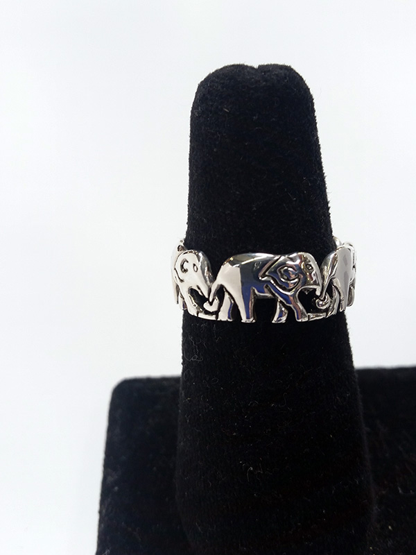 Elephants Holding Tails Ring - Click Image to Close