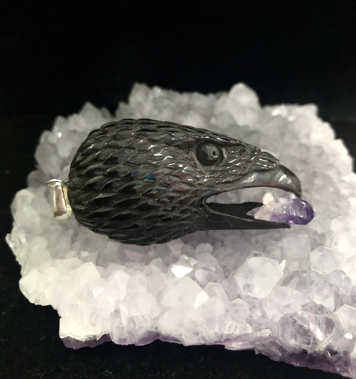 Raven Carving Holding Amethyst Pendant - Click Image to Close