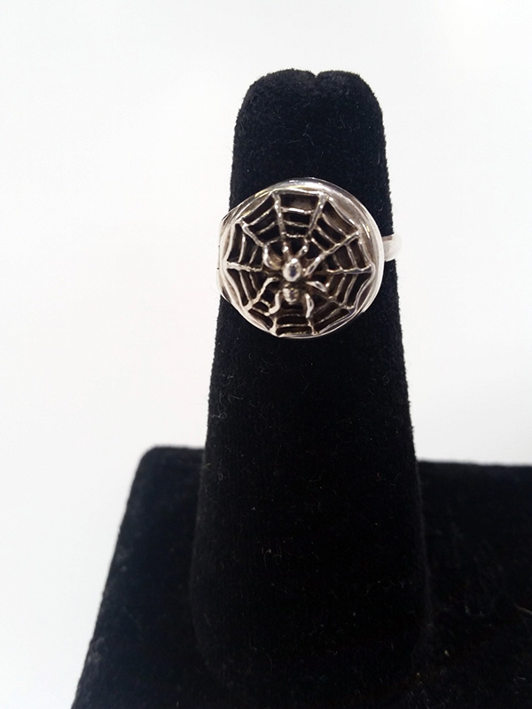 Spider Web Poison Ring - Click Image to Close